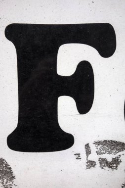 Sıkıntılı Durum Tipografisi ile Yazılan Sözcükler F Harfi Bulundu