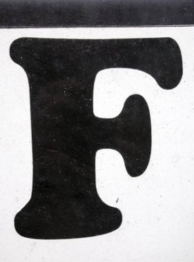 Sıkıntılı Durum Tipografisi ile Yazılan Sözcükler F Harfi Bulundu