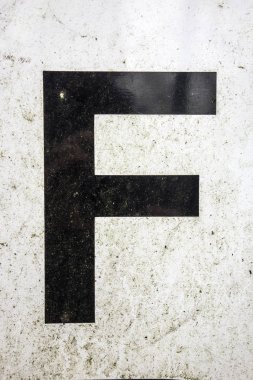 Sıkıntılı Durum Tipografisi ile Yazılan Sözcükler F Harfi Bulundu