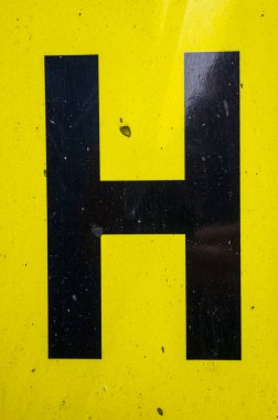 Sıkıntılı Durum Tipografisi ile Yazılan Sözcükler H Harfi Bulundu