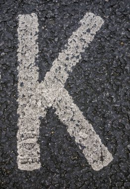 Sıkıntılı Durum Tipografisi ile Yazılan Sözcükler K Harfi Bulundu