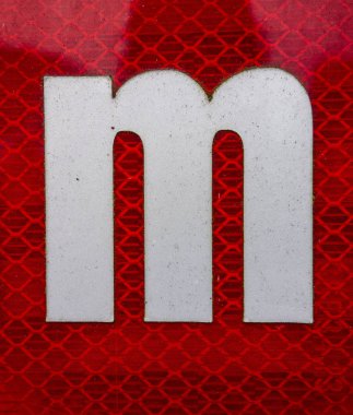 Sıkıntılı Durum Tipografisi ile Yazılan Sözcükler M Harfi Bulundu