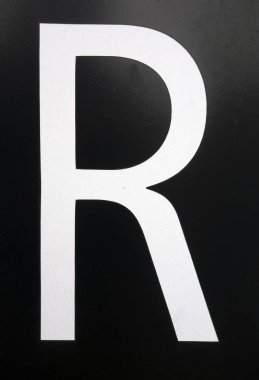 Sıkıntılı Durum Tipografisi ile Yazılan Sözcükler R Harfi Bulundu