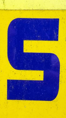 Sıkıntılı Durum Tipografisi ile Yazılan Sözcükler S Harfi Bulundu