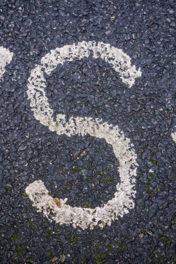 Sıkıntılı Durum Tipografisi ile Yazılan Sözcükler S Harfi Bulundu