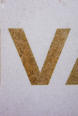 Sıkıntılı Durum Tipografisi ile Yazılan Sözcükler V Harfi Bulundu