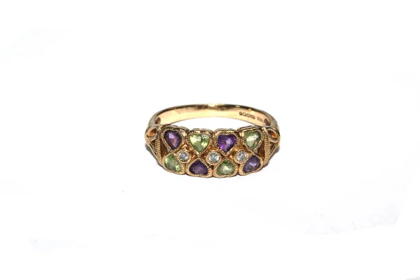 Egy Gyönyörű Arany Gyűrű Drágakövekkel Egy Fehér Háttér — Stock Fotó