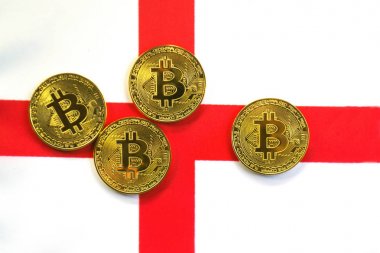İngiltere'nin bayrak Bitcoin altın rengi. Cryptocurrency İngiliz bayrağı arka plan üzerinde