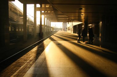 Tren İstasyonu, güneş
