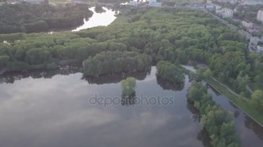 Şehir parkı gün batımında
