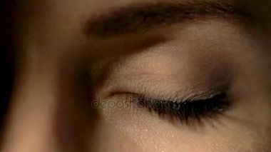 Kadın göz / güzel gözleri iri / gözleri