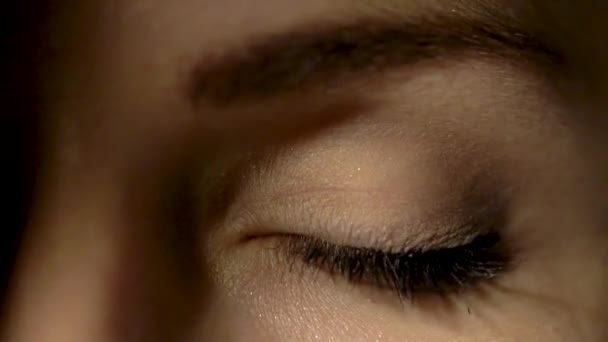 Œil féminin / beaux grands yeux / yeux — Video