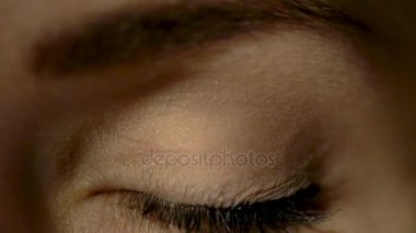 Kadın göz / güzel gözleri iri / gözleri