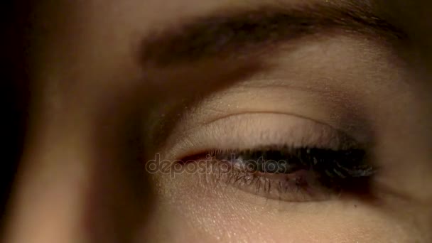 Olho feminino / olhos grandes e bonitos / olhos — Vídeo de Stock