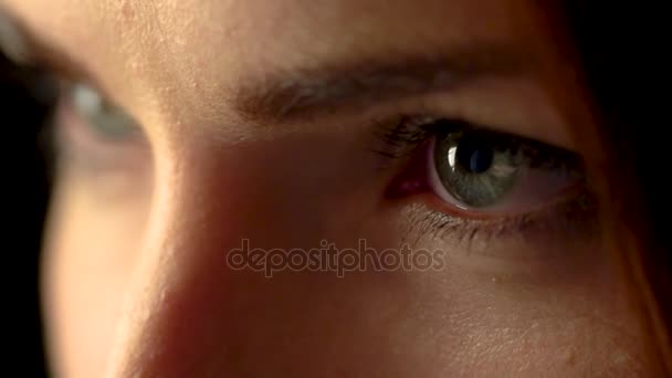 Жіноче око / красиві великі очі / очі — стокове відео