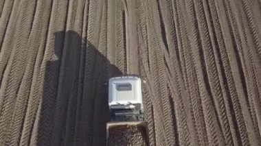 bir birleştirmek ile patates hasat 