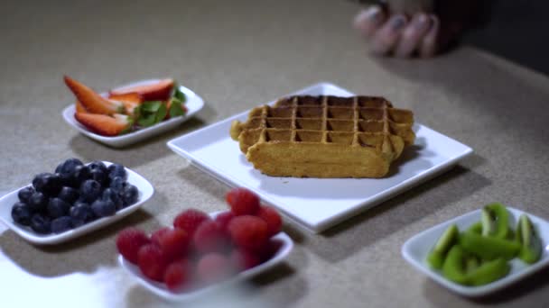 Waffles Para Café Manhã Waffles Com Sorvete Doces — Vídeo de Stock