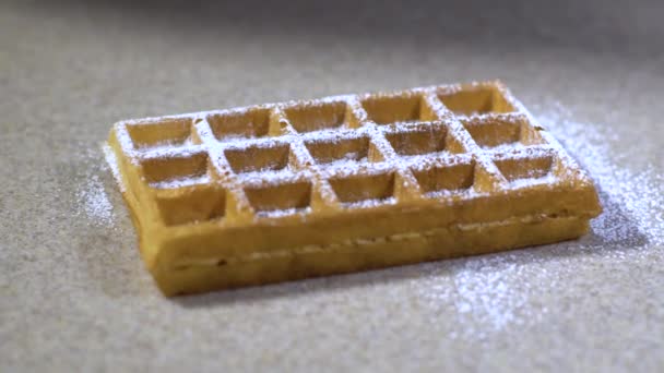Açúcar Polvilhe Waffles Polvilhado Com Waffles Quentes Açúcar — Vídeo de Stock