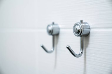 Havlu kancaları, elbise askılığı, beyaz arka planda.