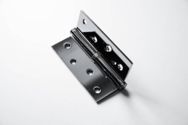 Kapı menteşeleri, beyaz arka planda, kapıyı tutun.