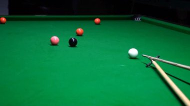 Bilardo oynarken, o bir noktası oluşturur