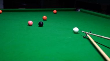Bilardo oynarken, o bir noktası oluşturur
