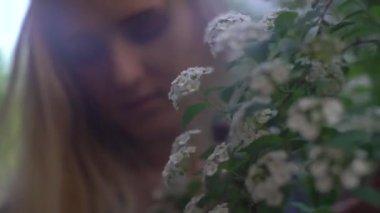 Çiçek 4 k kadınla