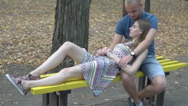 Real Time Young Attractive Couple Relaxing Nature — Stock Video