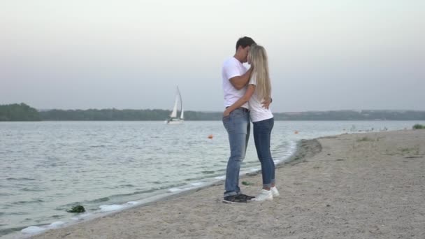 Couple Ralenti Sur Plage — Video