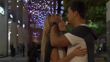 Ağır çekim Sevgililer günü kapatmak yukarıya-in birkaç öpüşme aşk, evlilik
