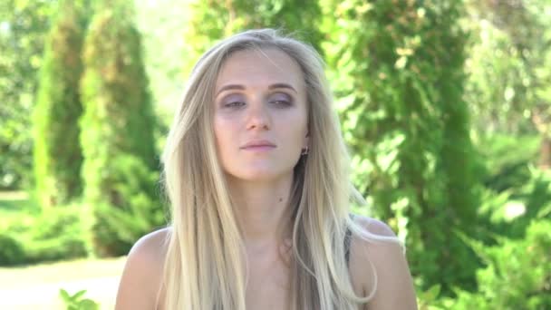 Ağır Çekim Güzel Kadın Portre — Stok video