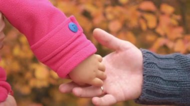 Hareket üst babys elini tutarak yavaş