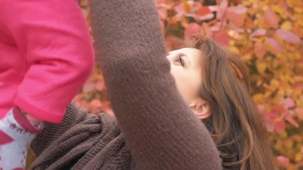 Movimento Lento Feliz Família Maternidade — Vídeo de Stock