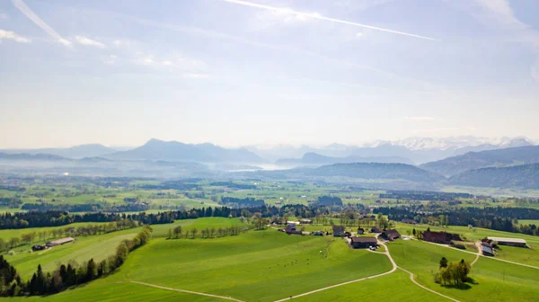 Panoramatický pohled idylické horské scenérie v Alpách s fres — Stock fotografie