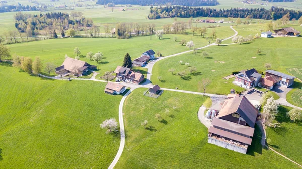 Panoramatický pohled idylické horské scenérie v Alpách s fres — Stock fotografie