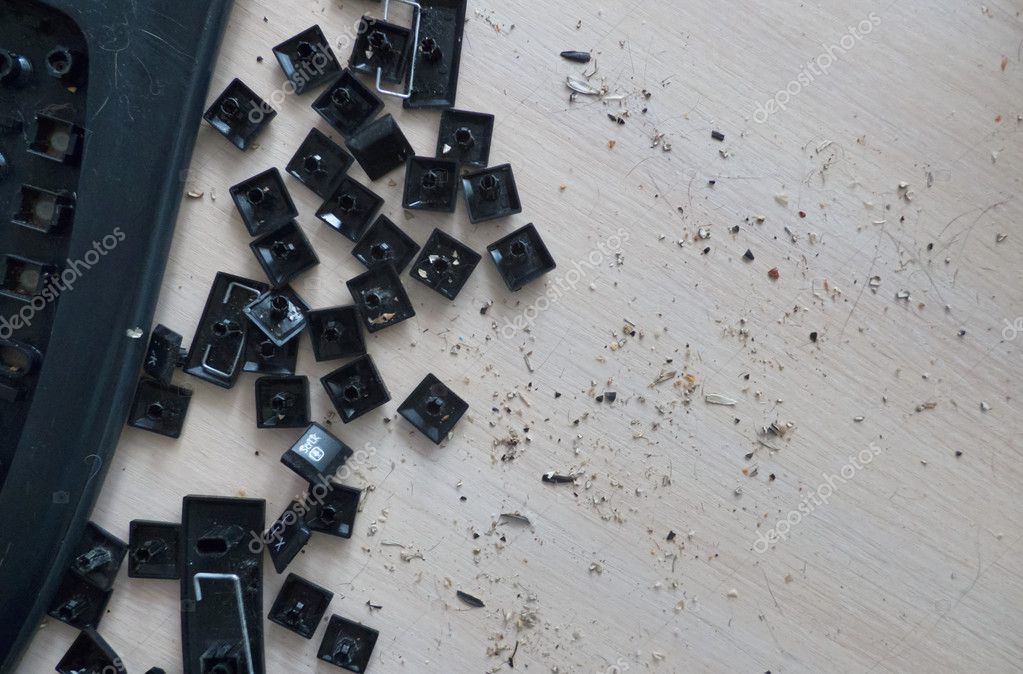 Keyboard and keys removed for cleaning, lot of dust around — Stock