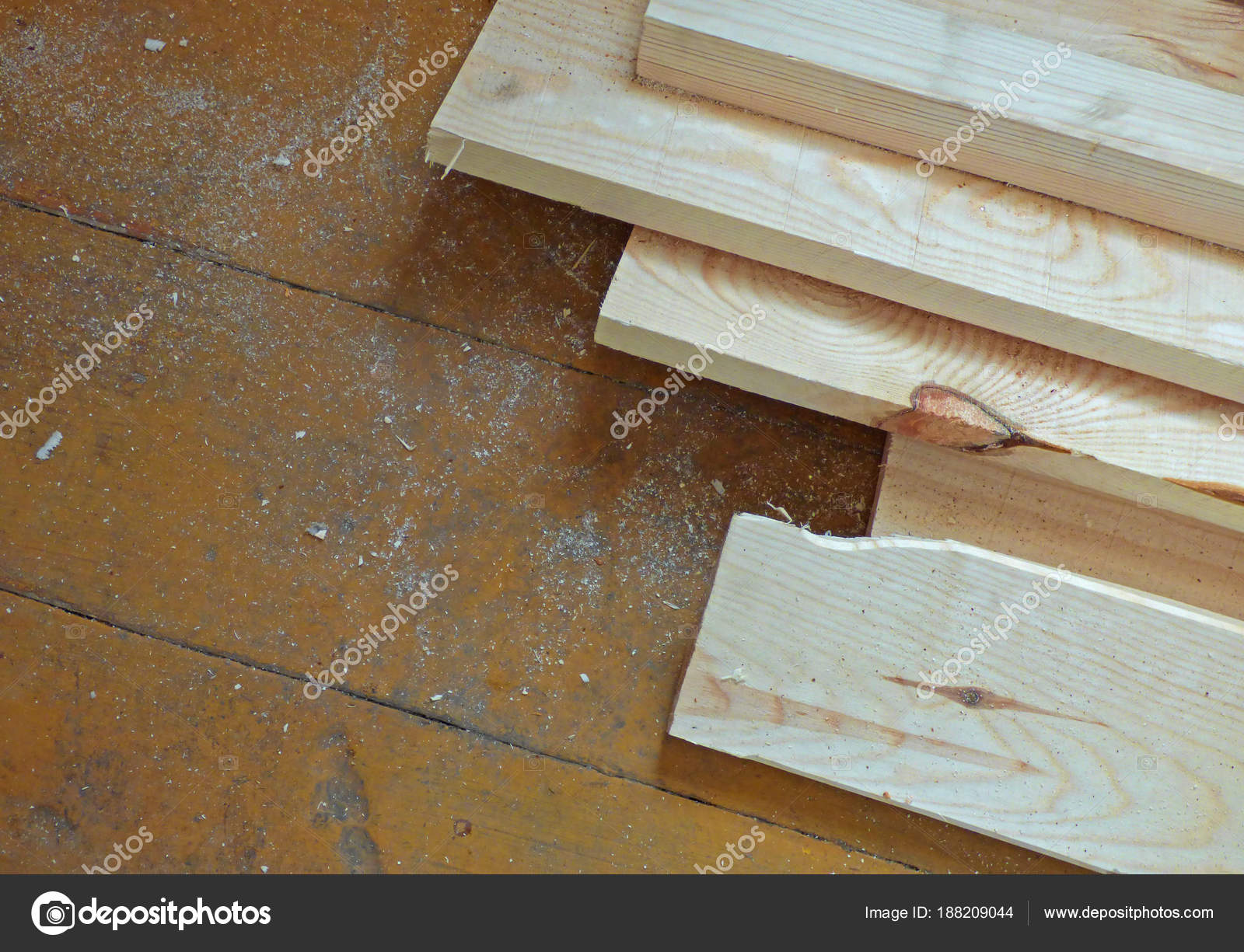 Neue frische Boards auf gealterten Holzoberfläche (Tisch oder Boden ... Neue frische Boards auf gealterten Holzoberfläche (Tisch oder Boden ...