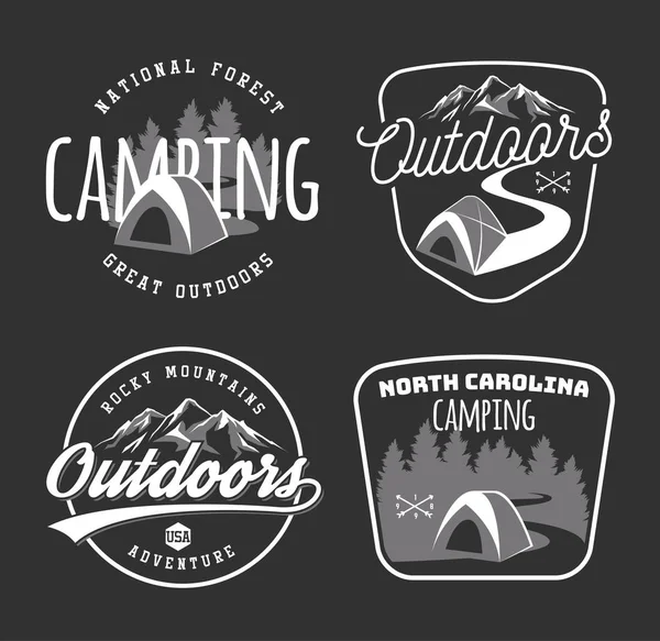 Set vintage kampeer- en outdoor avontuur emblemen. — Stockvector