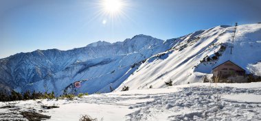 Hakuba dağ silsilesi öğleden sonra erken kış