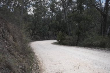 Avustralya mühürsüz köy yolunda