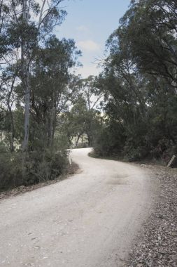 Avustralya mühürsüz köy yolunda