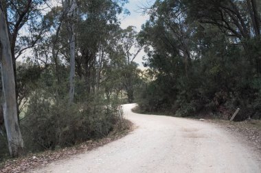 Avustralya mühürsüz köy yolunda