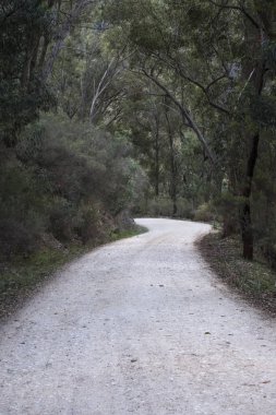 Avustralya mühürsüz köy yolunda