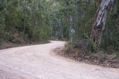 Avustralya mühürsüz köy yolunda
