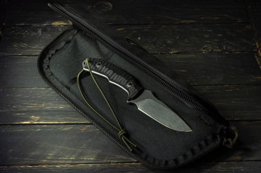 Bıçak debriyajın içinde. Çantanın içindeki bıçak..