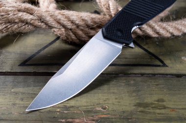 Bıçağın bıçağını yakın açıda tut. Makro bıçak fotoğrafı..