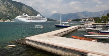 Marina Bay tekneler. Cruise gemi içinde belgili tanımlık geçmiş.