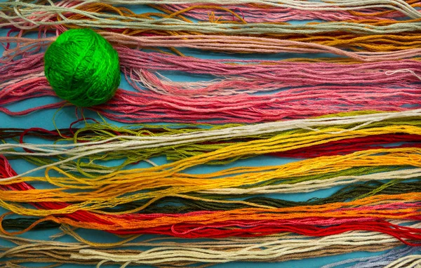 Parlak yeşil clew renkli konu bir arka plan üzerinde