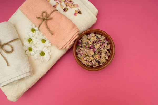 Spa luxury towels and flowers — Stock Photo, Image