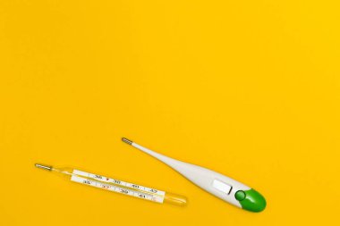 İki Termometreler: eski ve yeni dijital. Te için alan